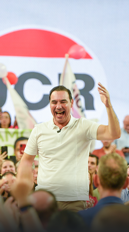 Gustavo Valdes en la victoria como presidente de la ucr